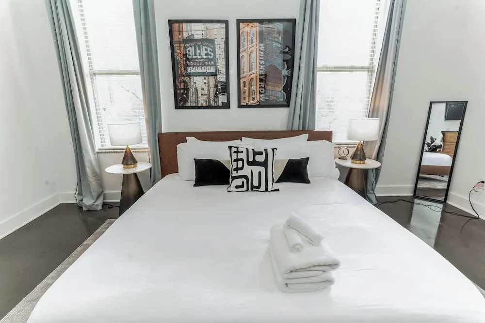 Modern Loft Near West End!