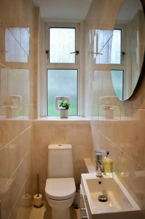 Homely 1 Bedroom Edinburgh Apartment Near Canal