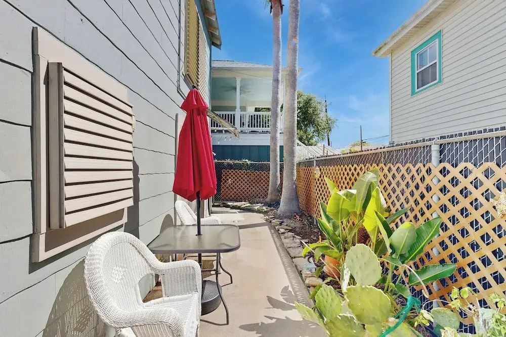 1BR Cozy Dog-friendly Home w/ Kitchenette & Patio
