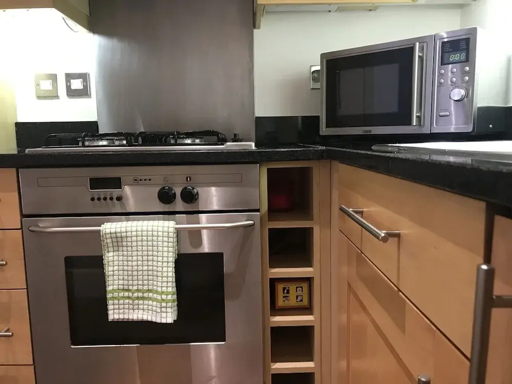 Suitely Trafalgar Square Luxury Apartment