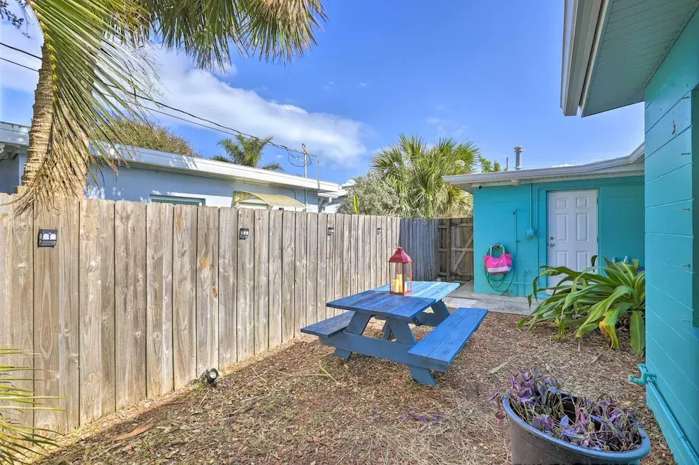 Cute & Cozy Florida Duplex: Walk to Beaches!