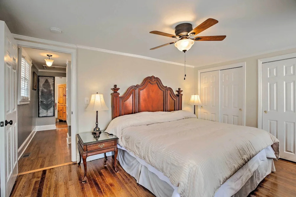 Cheery Cottage w/ Yard < 1 Mile to Marietta Square