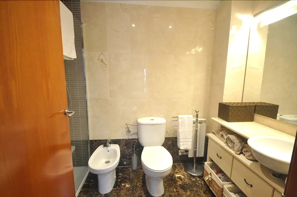 Duplex White Can Pei