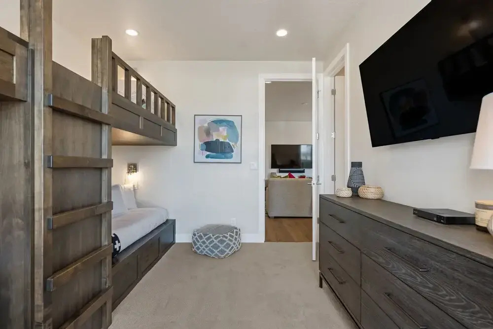 Bunker On The 8th 7 Bedroom Home