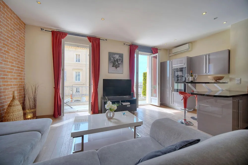 3 pi ces Avec Balcon vue sur le Vieux Port A2b022