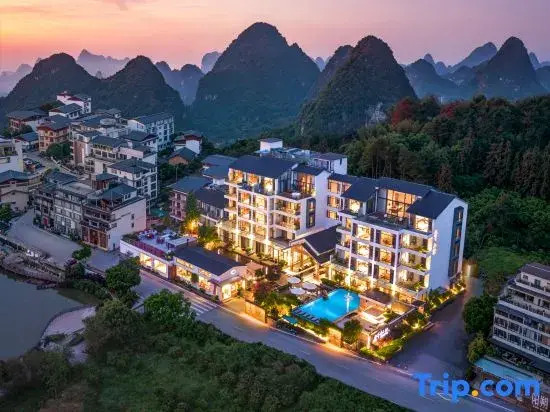 Ji Yun Resort (Yangshuo Ten-mile Gallery Yulong River)