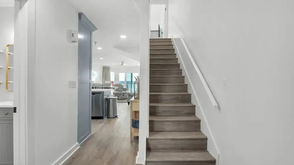 Gulf-front in Destin! Community Pool, Minutes to Beach
