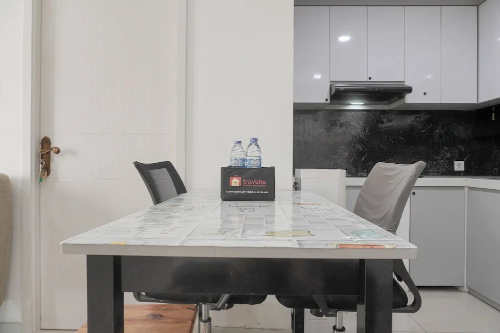 Restful And Modern 3Br At Daan Mogot City Apartment