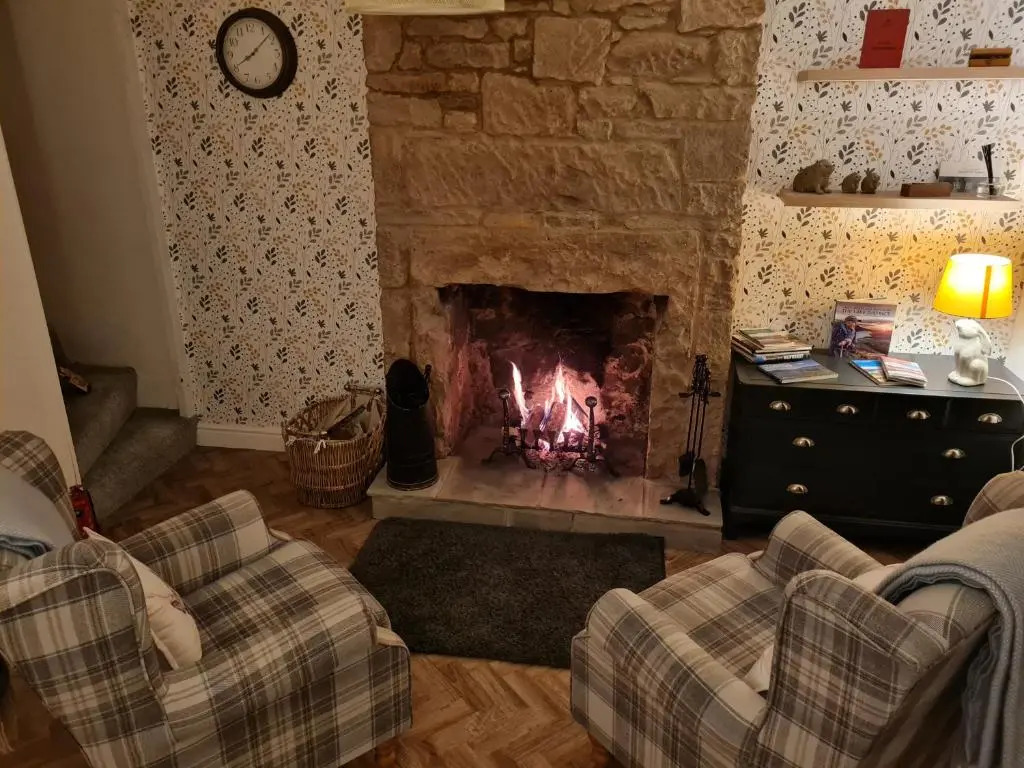 Old Post Office - Hot Tub, Real Fire, Cumbrian Lakes Coastal Cottage