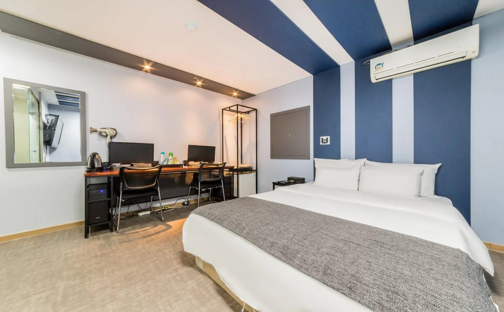 Cube Hotel