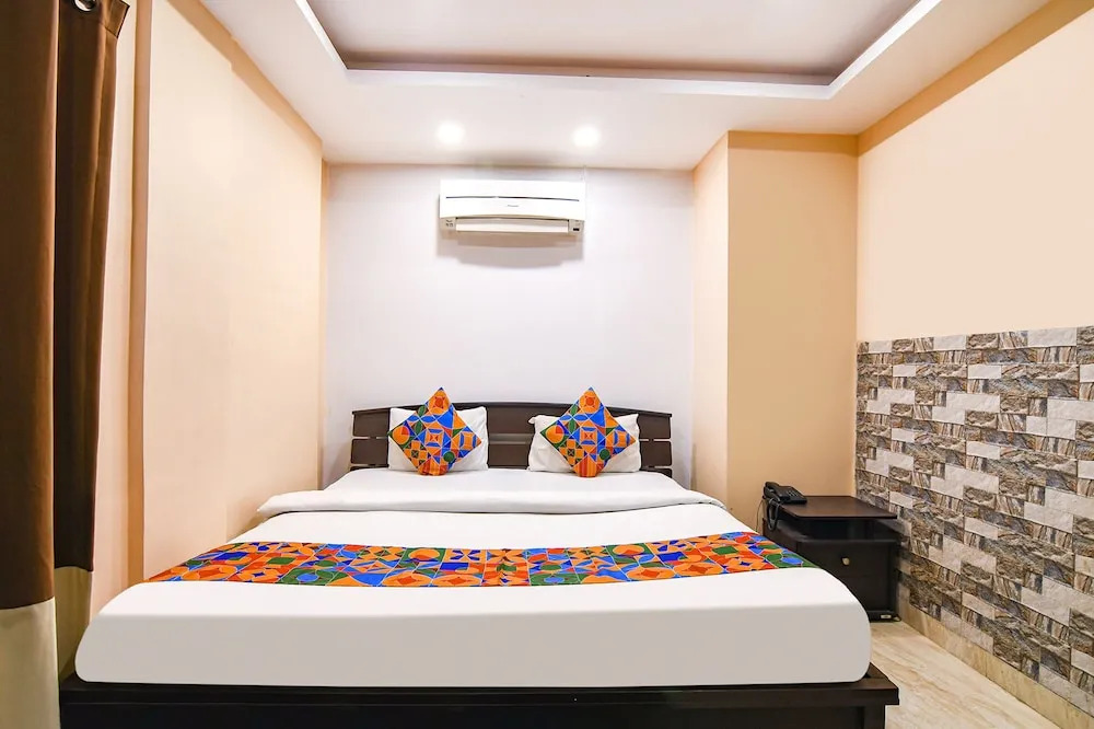 Fabhotel White Palace
