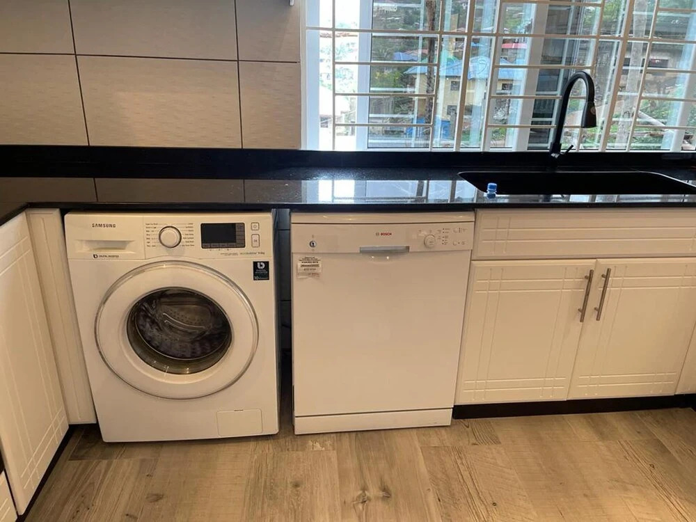 2 Bed Apartment Sleeps 4 - Jacuzzi, Parking, Wifi
