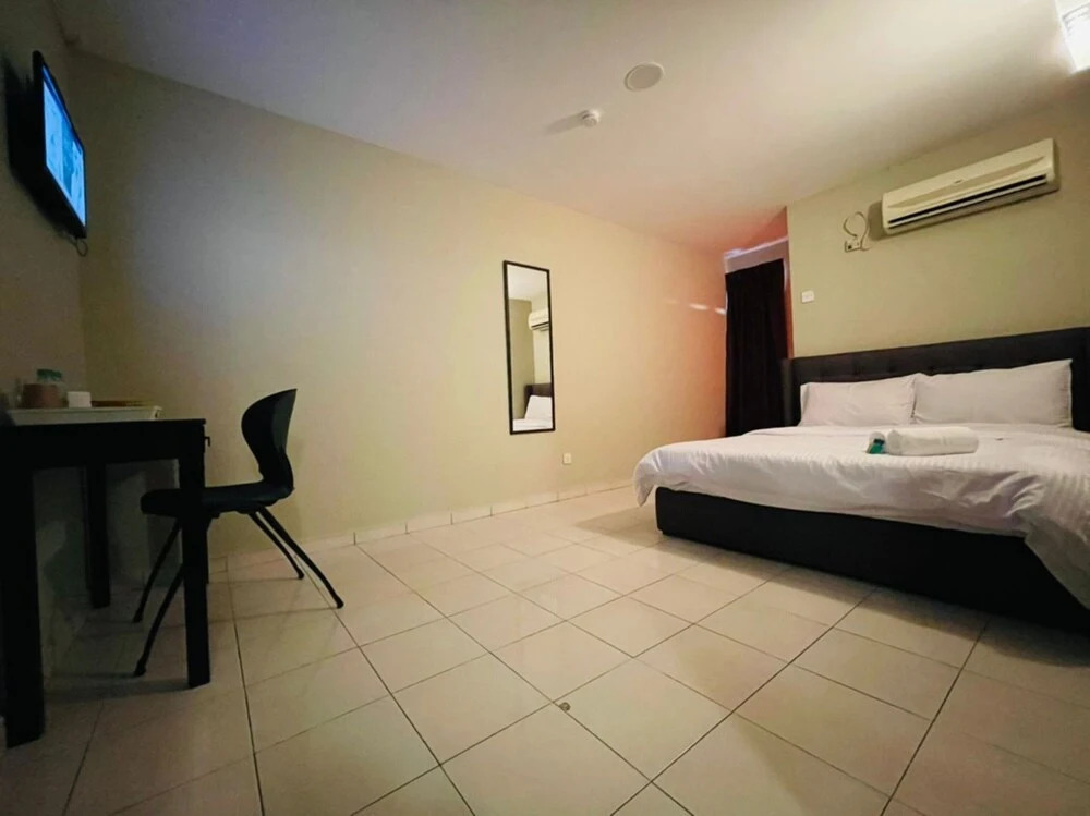 OYO 90338 Prima Saujana Budget Hotel