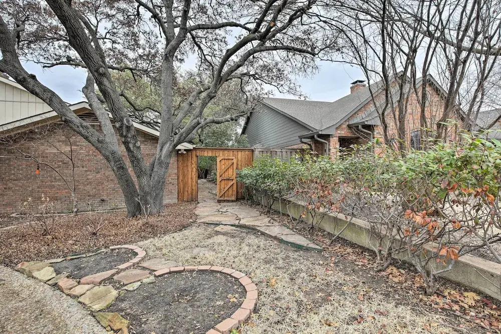 ~ 10 Mi to Downtown: Quiet Dallas Studio