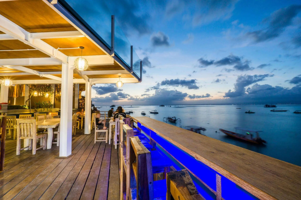 Ware Ware Surf Bungalow Lembongan