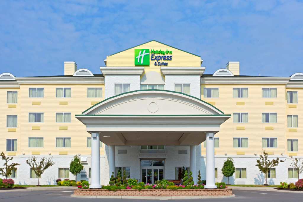 Holiday Inn Express Hotel & Suites Watertown - Thousand Islands by IHG