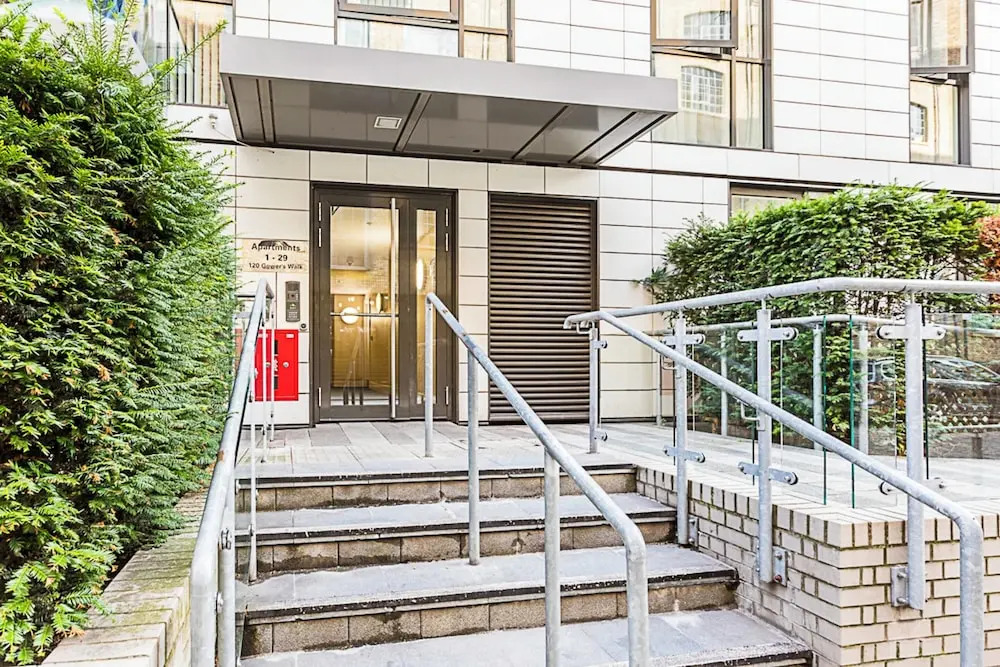 City-Close 1-Bed Apartment near Tower Hill
