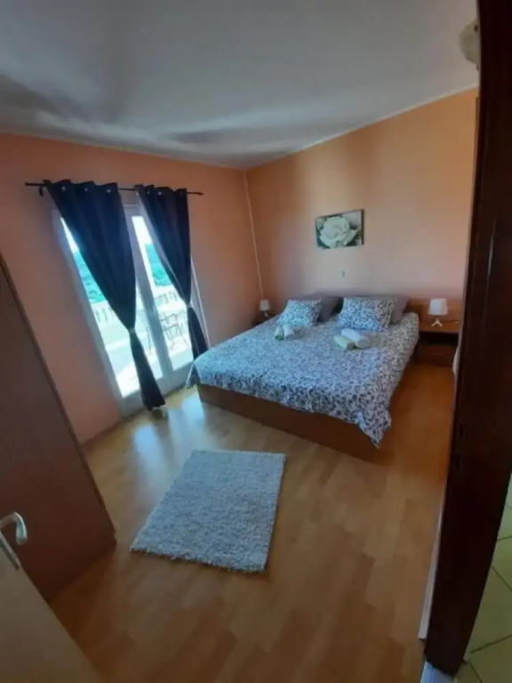 Robi- Swimming Pool and Beautiful Garden - A1-žuti