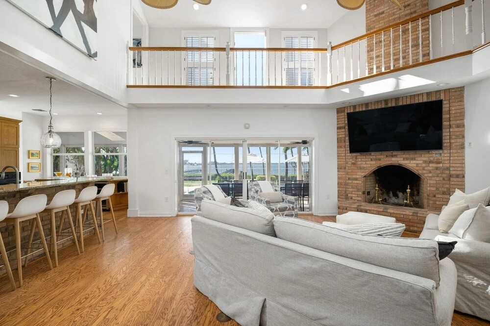 Palma Sola Bay House 5 Bedroom Home by RedAwning