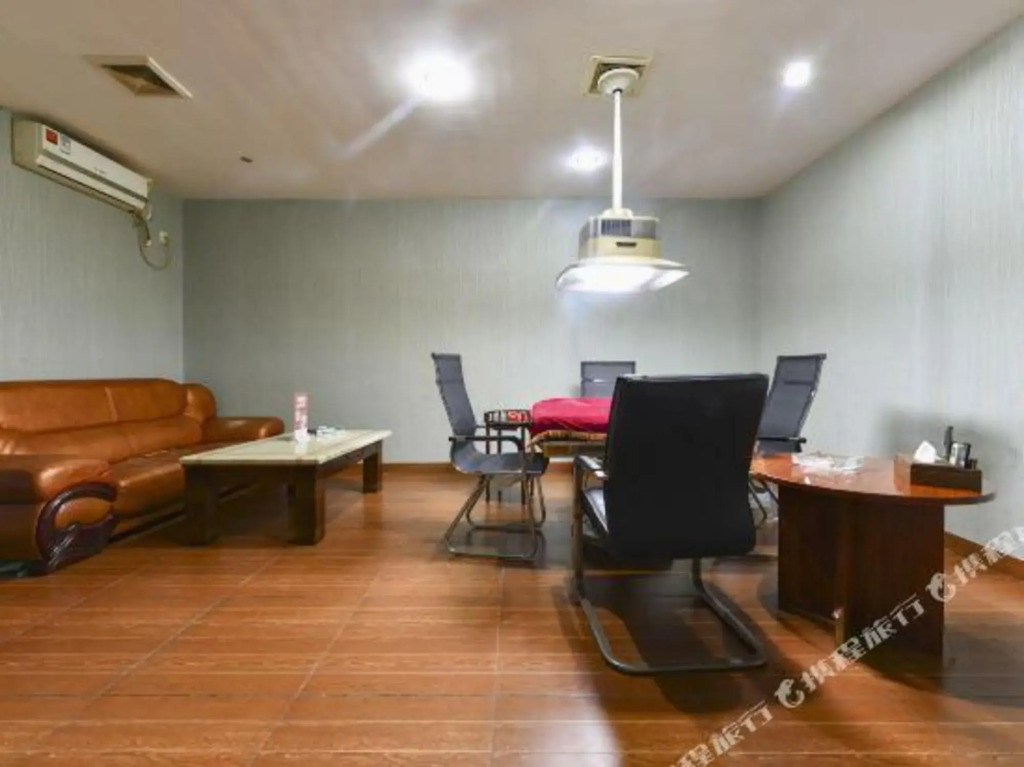 Dongguan Xinyi Business Hotel (Xingtai Academy)