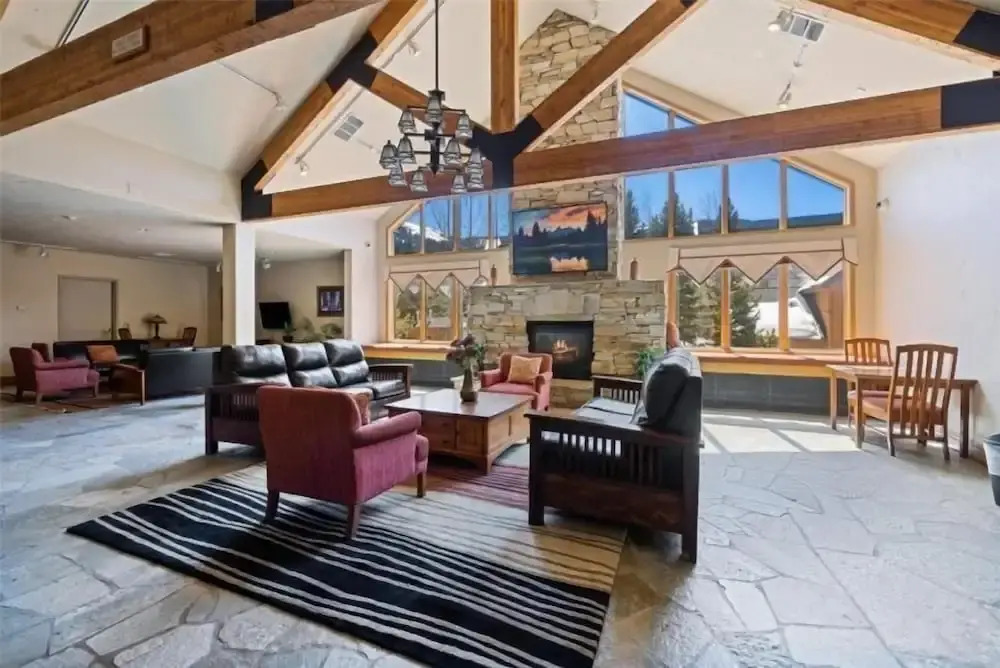 4 Bedroom Condo at Gateway Lodge Near Mountain House Base