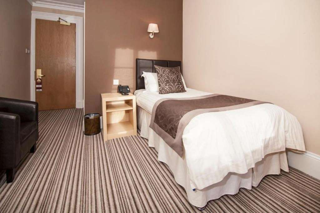 Burnett Arms Hotel