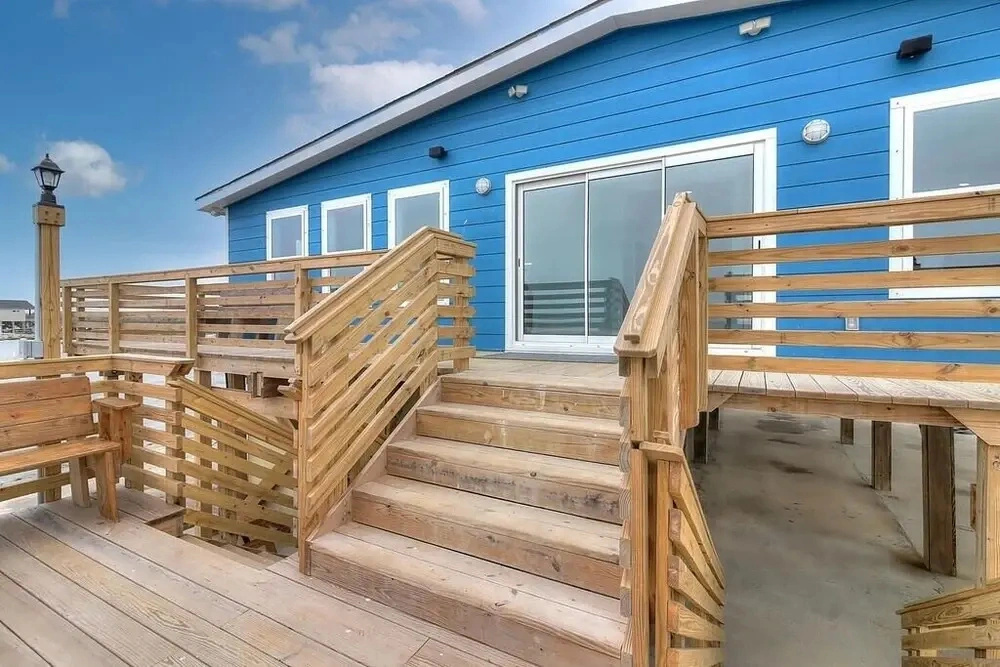Laguna Shores 4 Bedroom Home by Redawning
