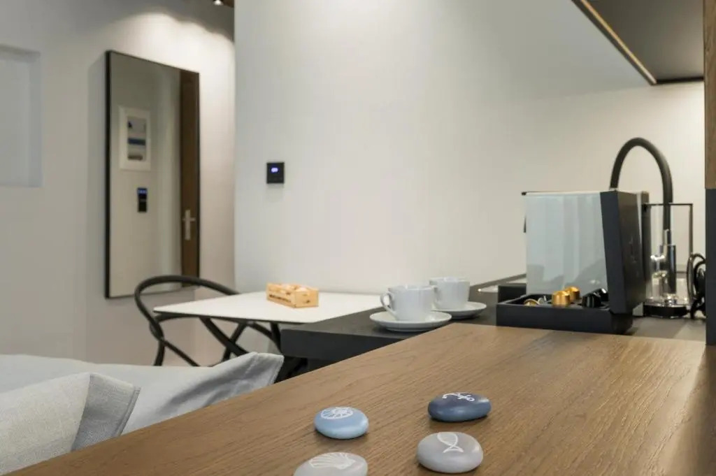 Ostrakon Suites