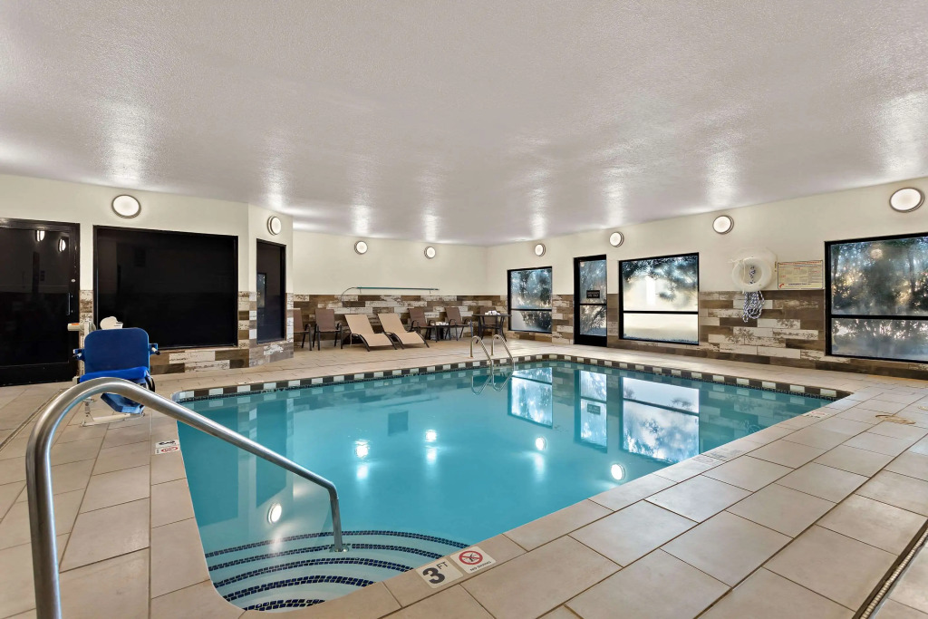 Comfort Suites University