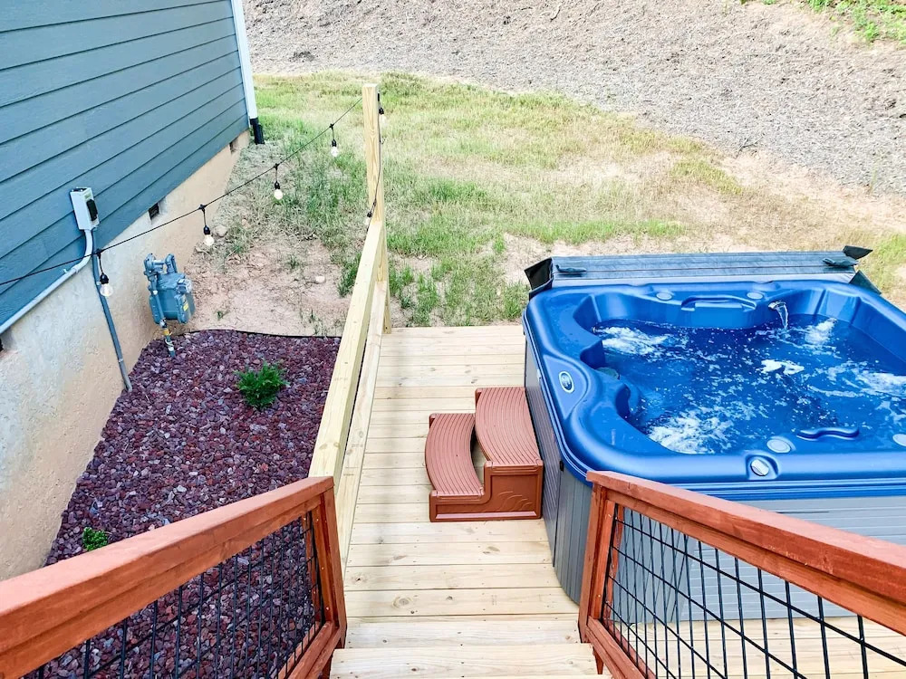 River-view Deck & Hot Tub! Minutes To Downtown 3 Bedroom Home