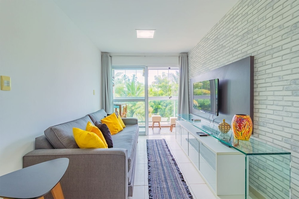 Porto Plaza #210 - Triple Flat by Carpediem