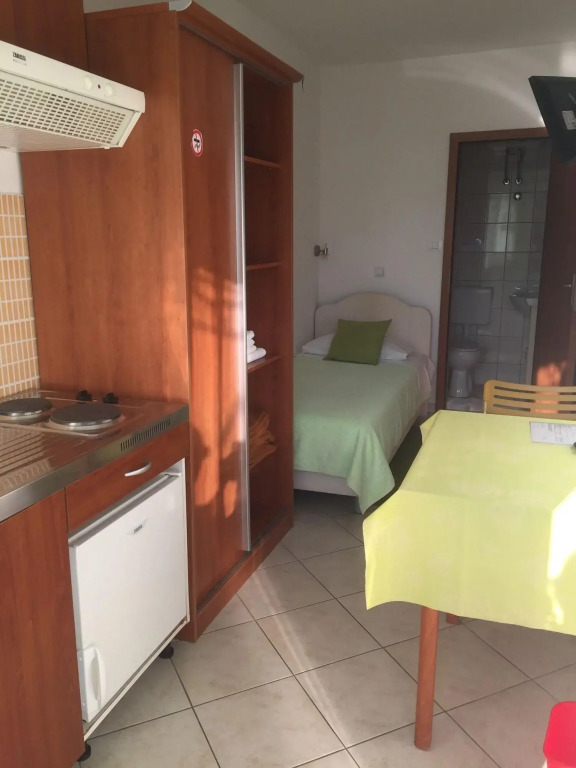 Jele Rooms