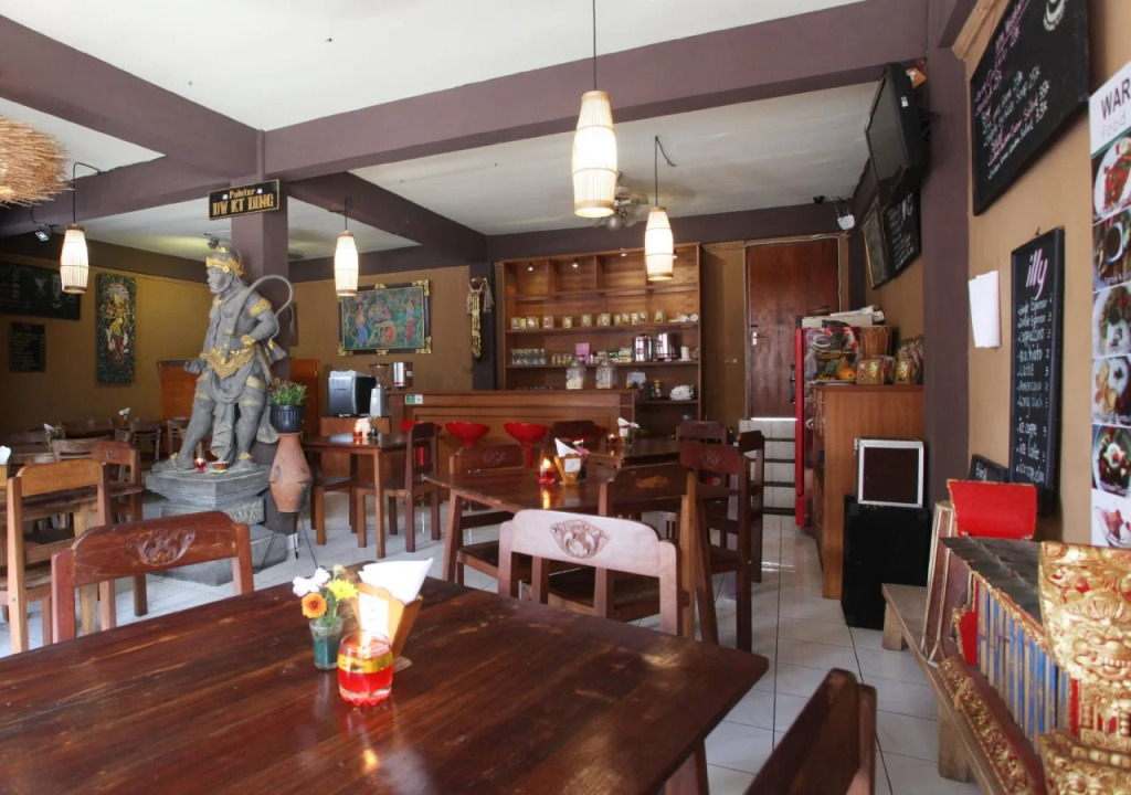 Dewa Bungalows, A Balinese House and Art Gallery
