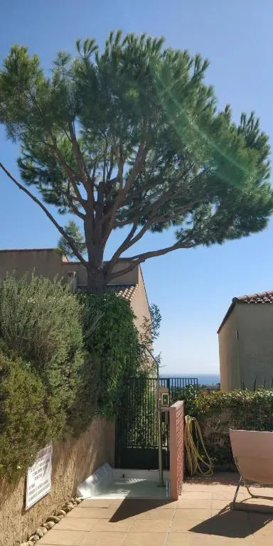 "TI SABLE" Agréable studio climatisé, Jolie Vue Mer, Piscine à Cavalaire sur Mer Golfe de St-Tropez
