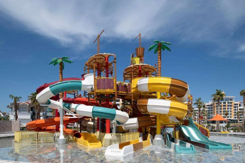 Azura World Hotel