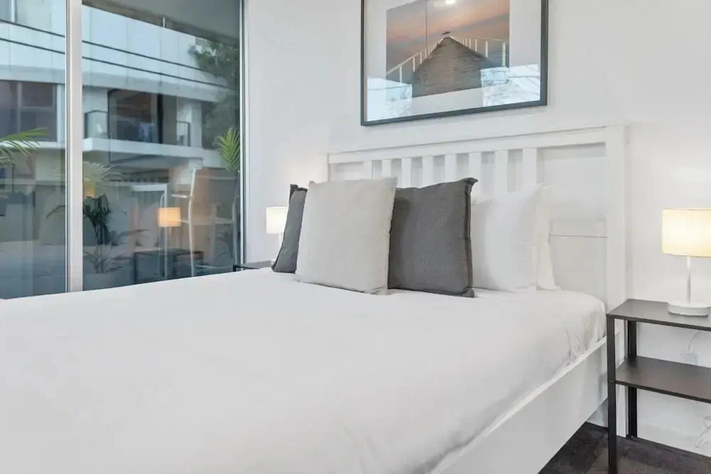 Sleek South Yarra 2-bed With Alfresco Dining