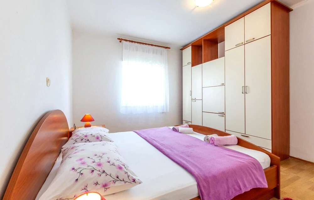 Nice Apartment in Duce With Wifi and 1 Bedrooms