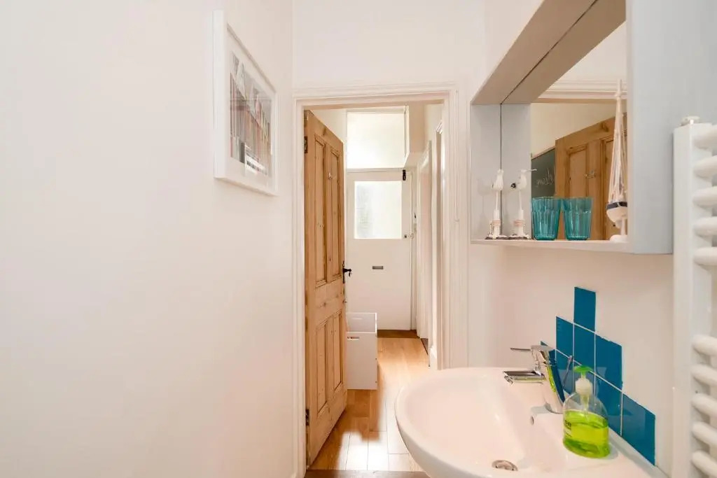 Great family flat just 10 mins walk to beach