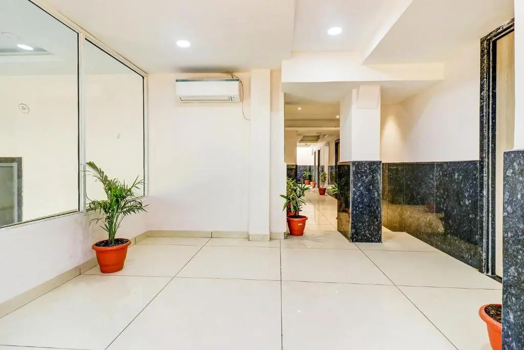 FabHotel Meera Palace