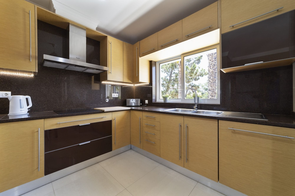 Duma in Albufeira With 4 Bedrooms and 4 Bathrooms
