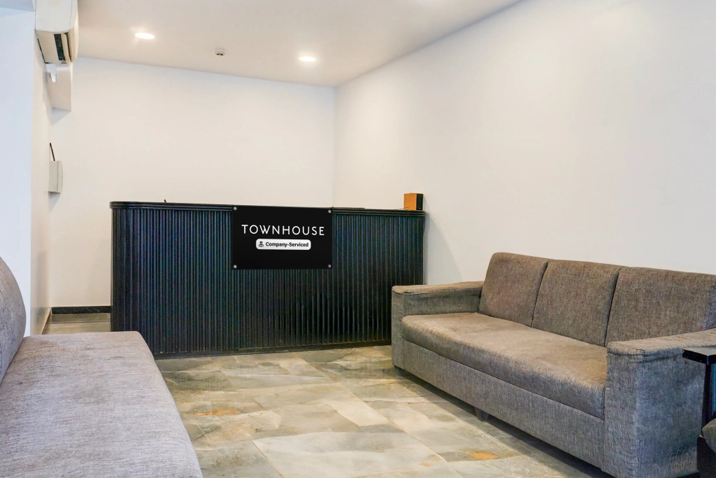 Super Townhouse Balewadi High Street