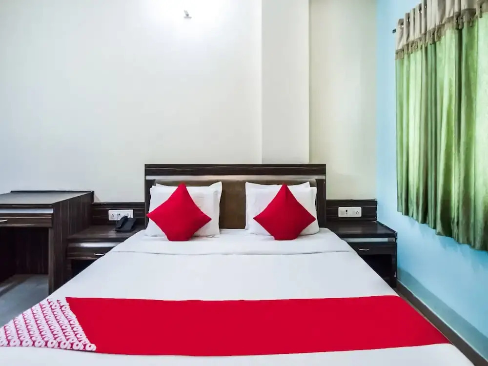 OYO 15650 Tourist Inn