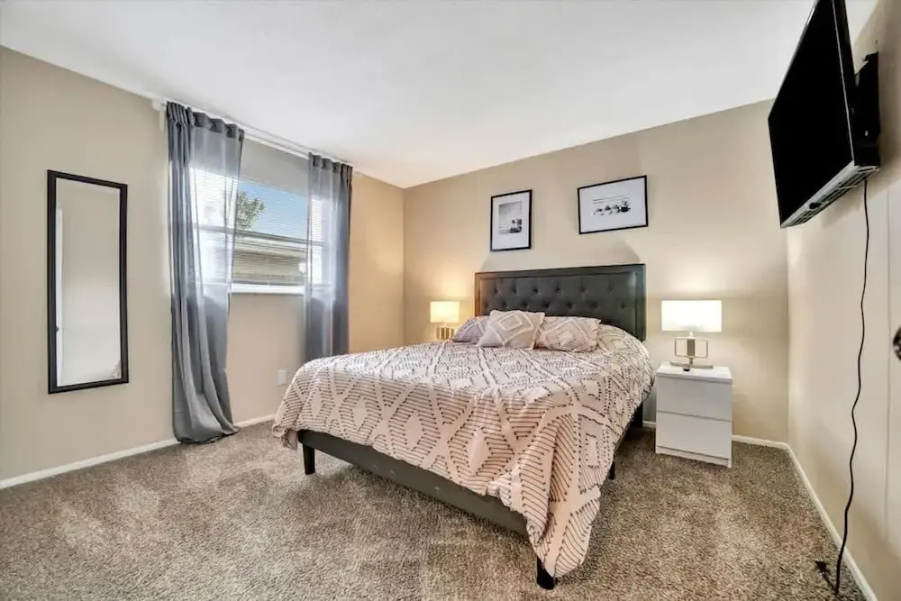 Heated Pool 3b 2b Home 10 Mins to Beach