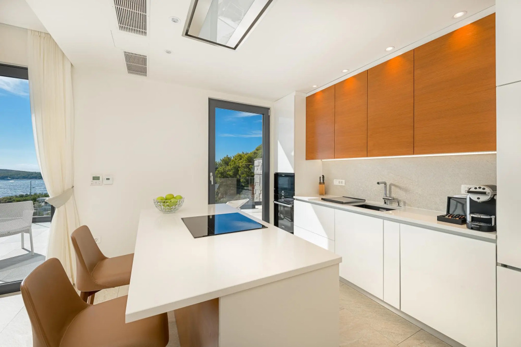 Anabel in Hvar with 4 bedrooms and 4 bathrooms