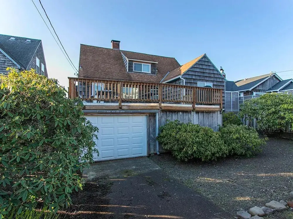 Steve's Getaway 4 Br home by RedAwning