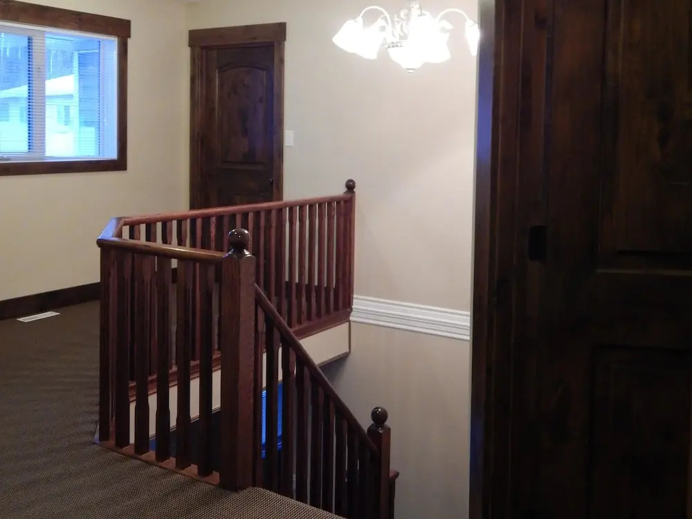 River to Peaks Inn