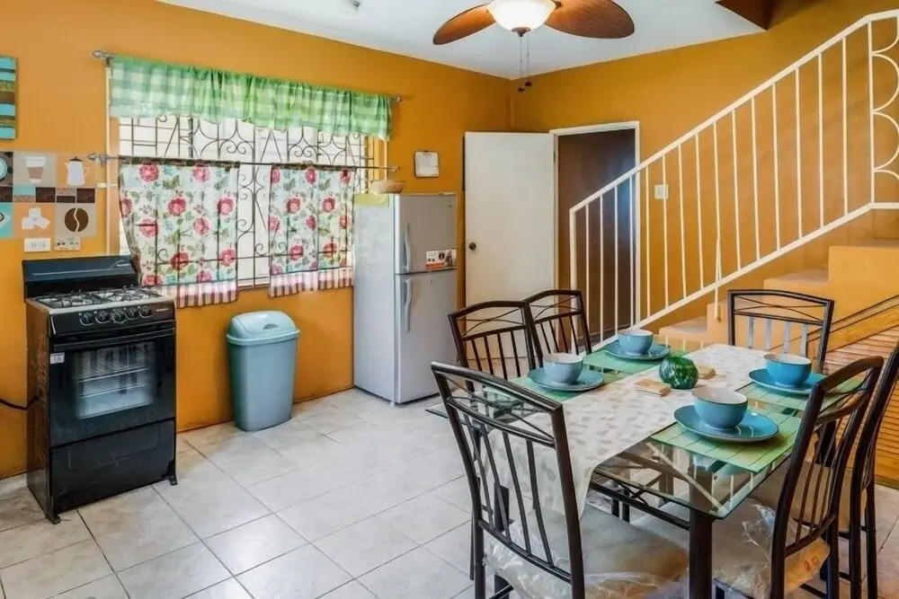Yanceylargo Estate - Newly Renovated 3 Br Villa W Gorgeous Mountain Views 3 Bedroom Villa by RedAwning