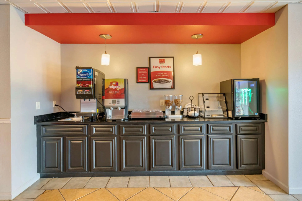 Econo Lodge Inn & Suites Granite City - St Louis