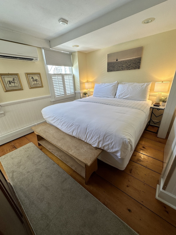 Spacious Three Room Suite Downtown Newport #16 1 Bedroom Home