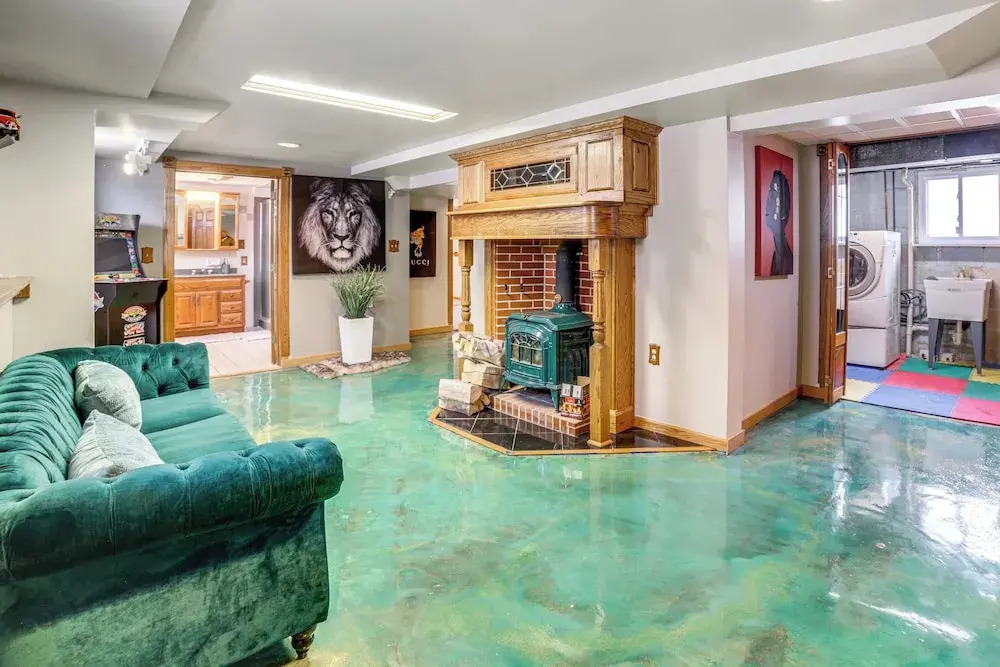 Private Hot Tub & Patio! Chicagoland Extended Stay